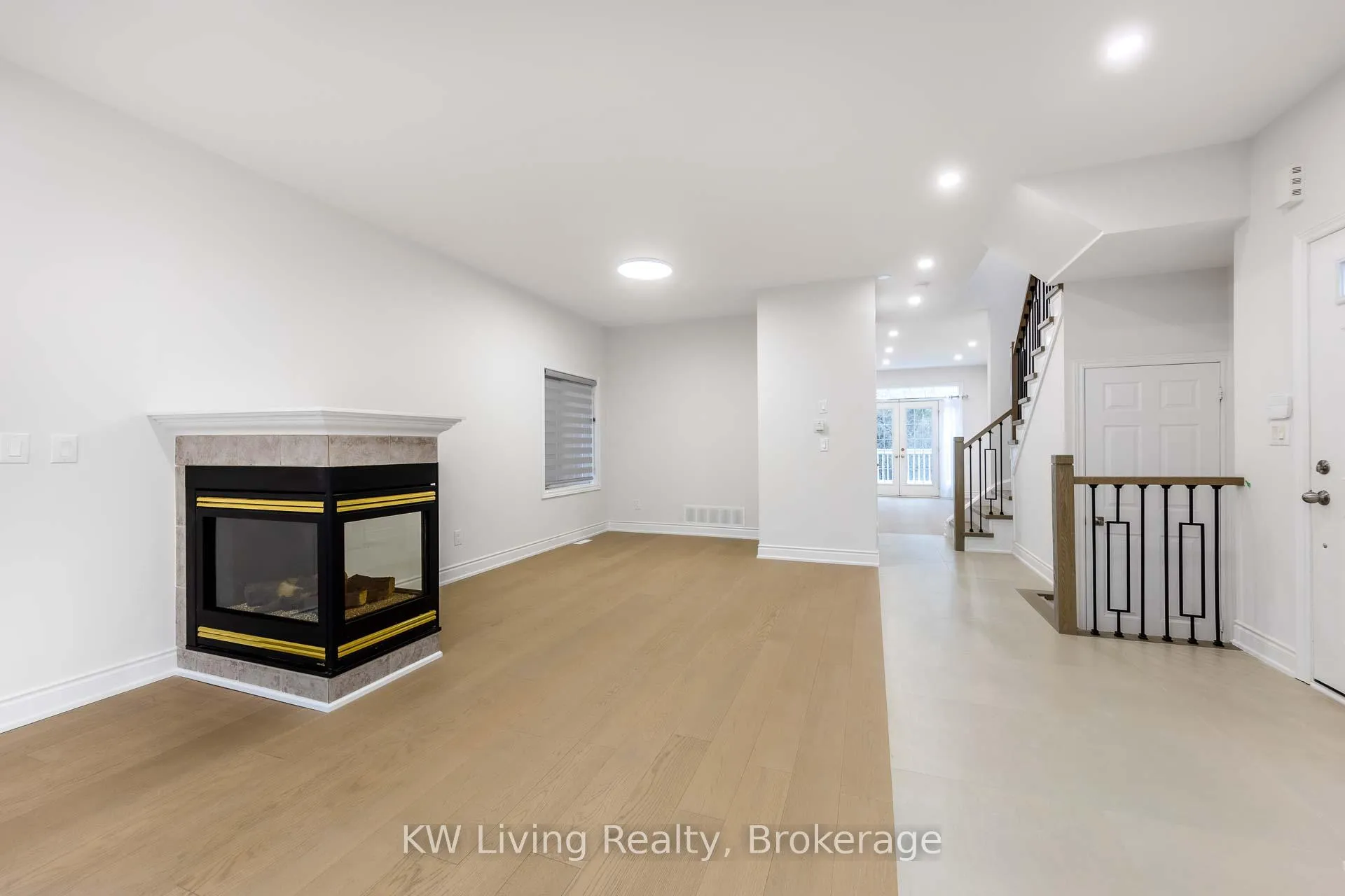 Photo 12 of 12 Crispin Court, Markham, Buttonville — HOMEH