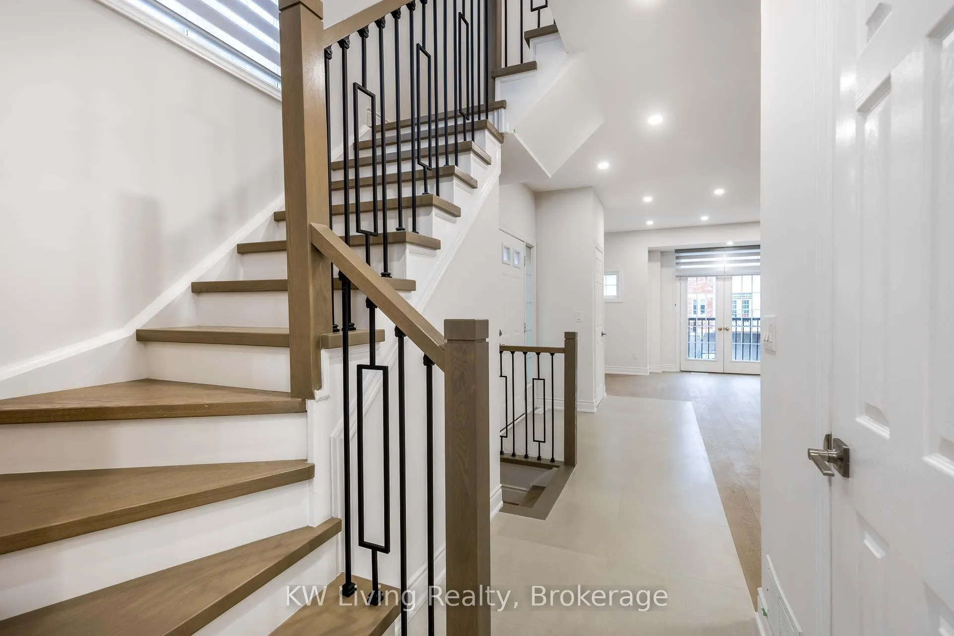 Photo 23 of 12 Crispin Court, Markham, Buttonville — HOMEH
