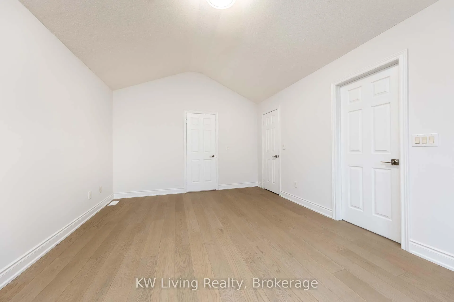 Photo 26 of 12 Crispin Court, Markham, Buttonville — HOMEH