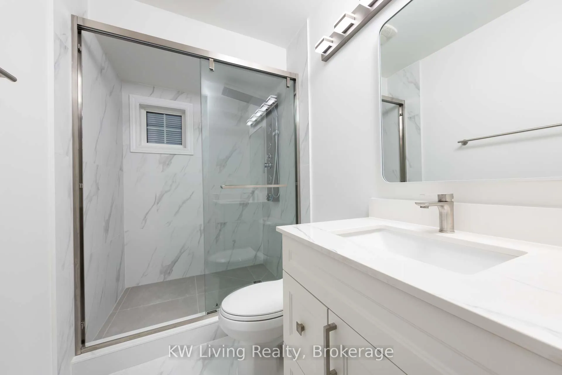 Photo 34 of 12 Crispin Court, Markham, Buttonville — HOMEH