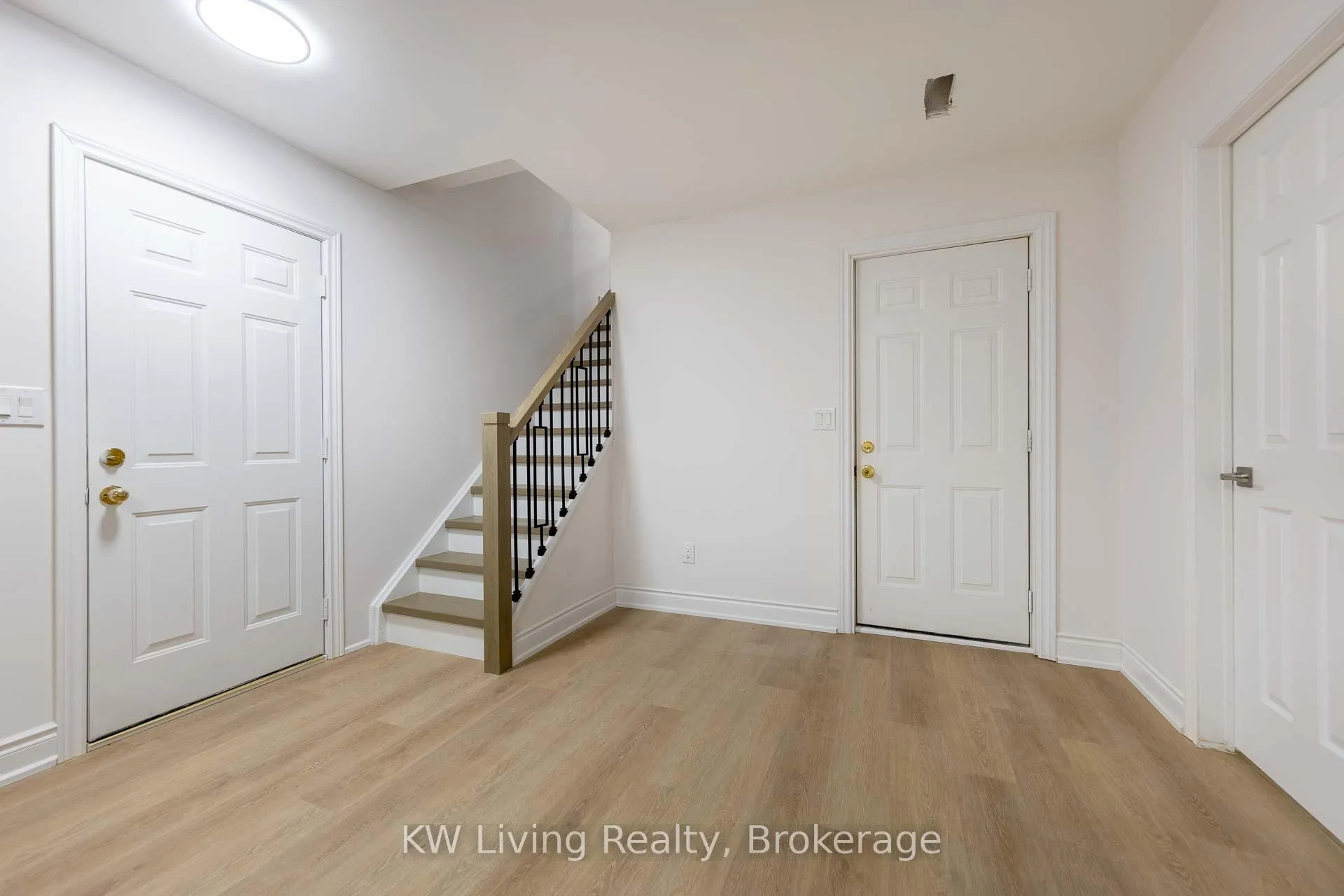 Photo 36 of 12 Crispin Court, Markham, Buttonville — HOMEH