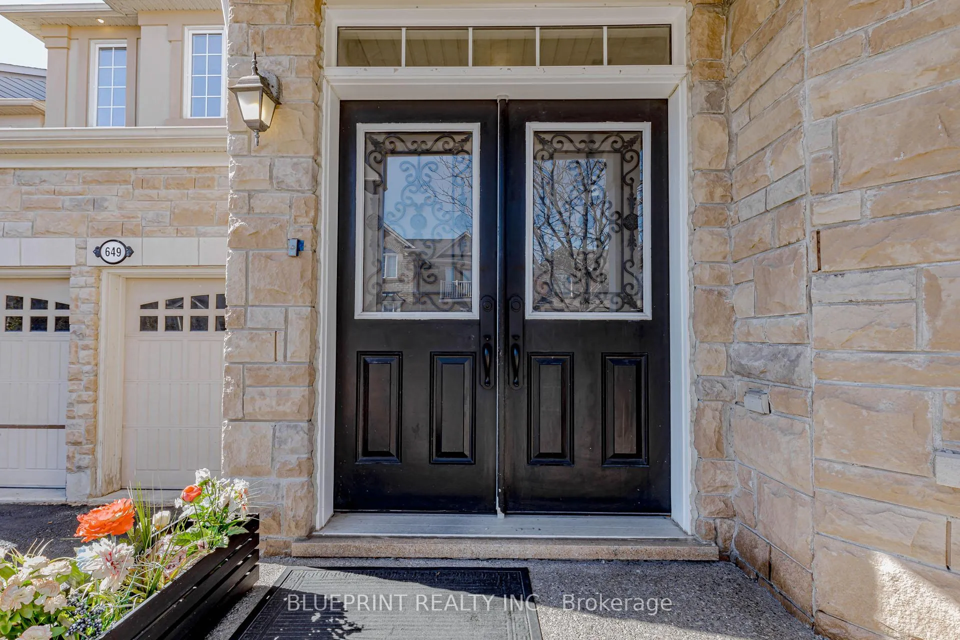 Photo 3 of 649 Brothers Crescent, Milton, Coates — HOMEH
