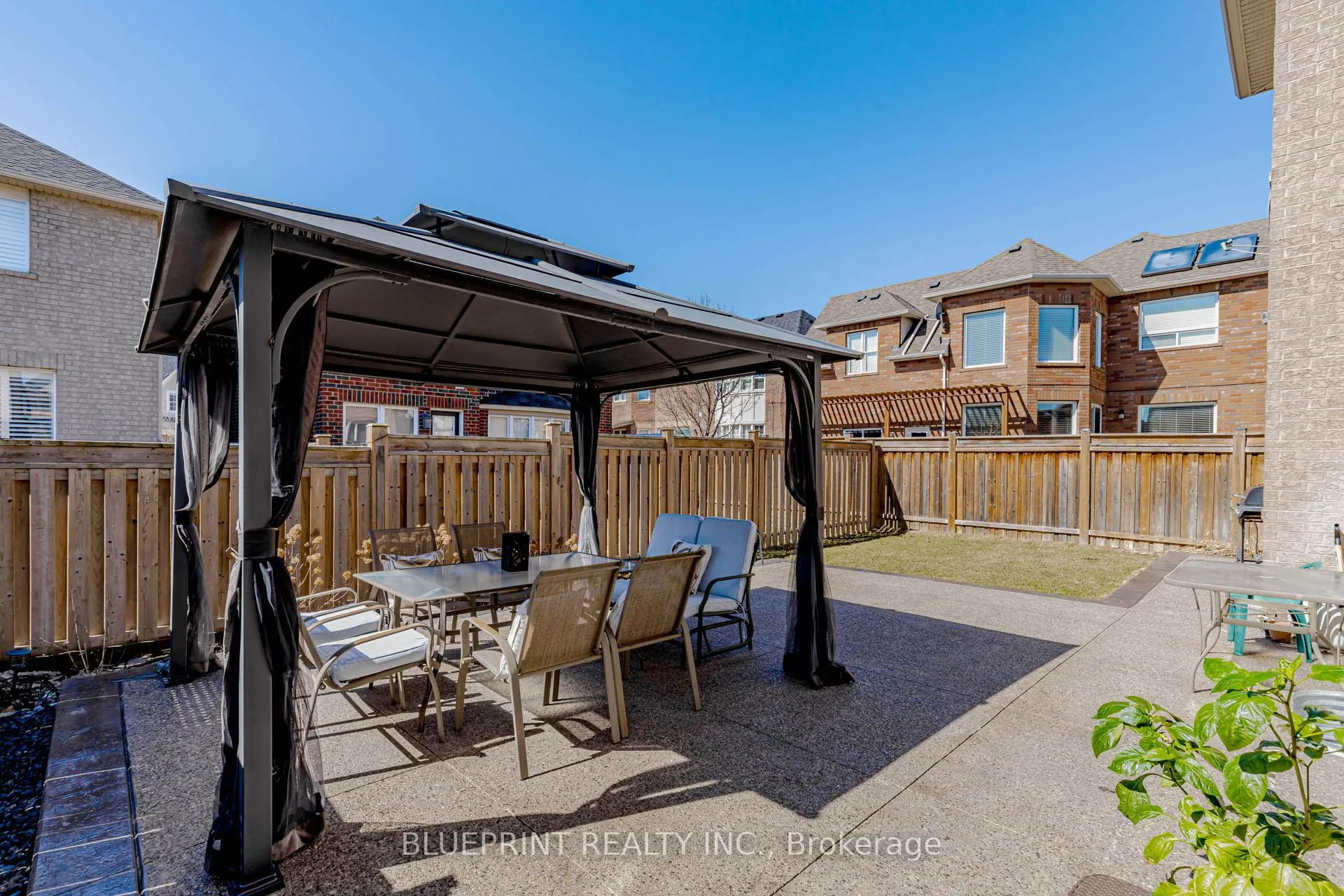 Photo 9 of 649 Brothers Crescent, Milton, Coates — HOMEH