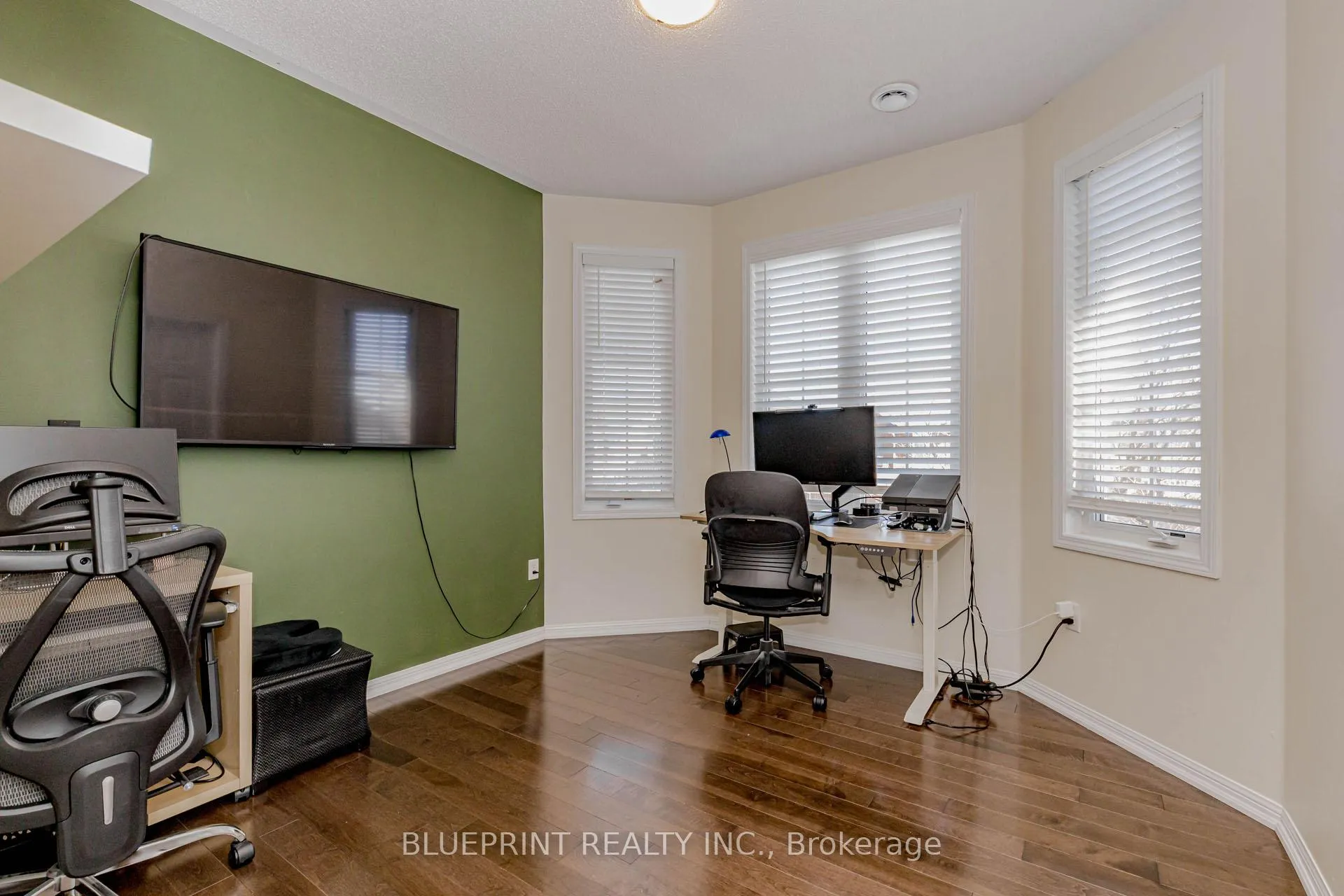 Photo 14 of 649 Brothers Crescent, Milton, Coates — HOMEH