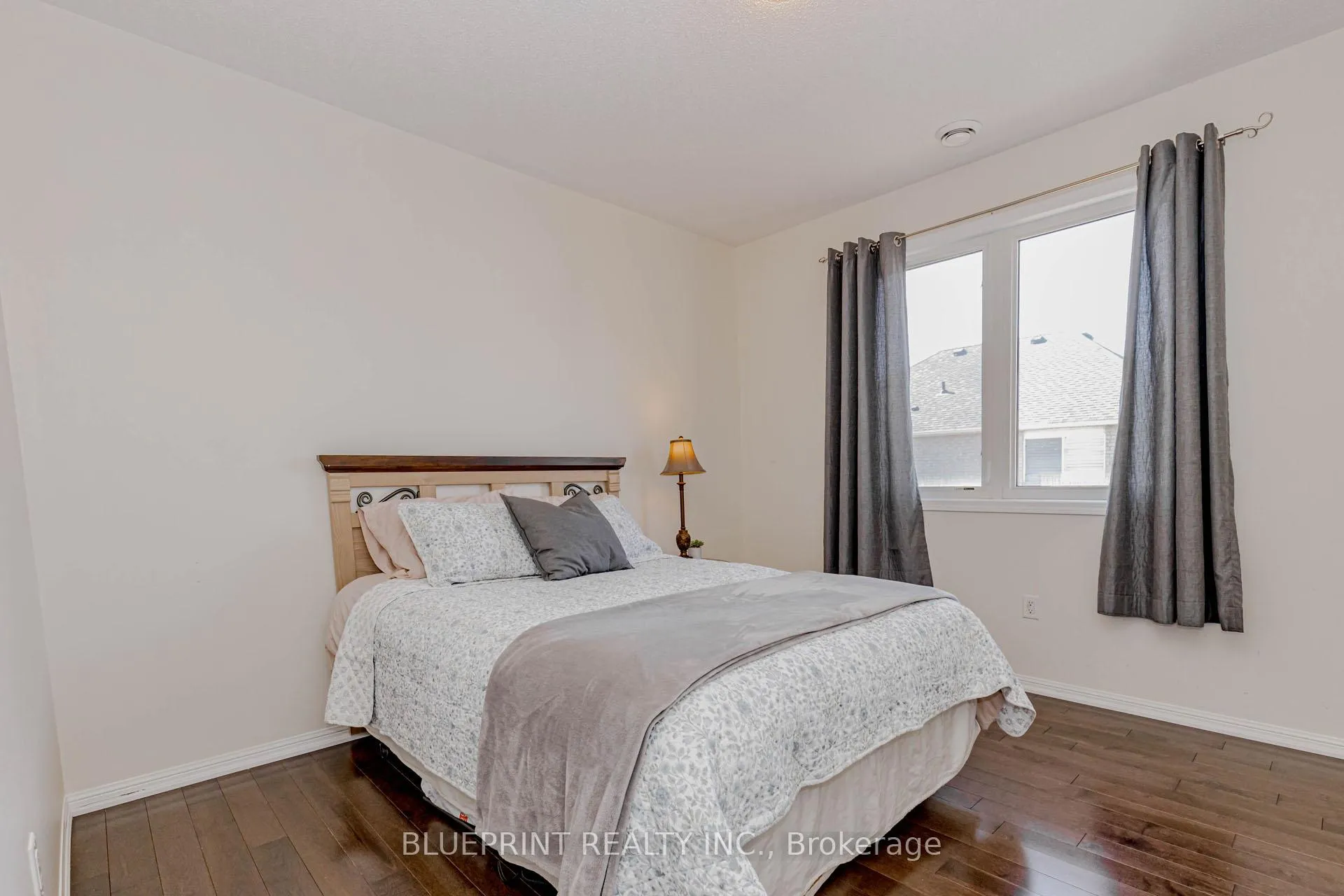 Photo 15 of 649 Brothers Crescent, Milton, Coates — HOMEH