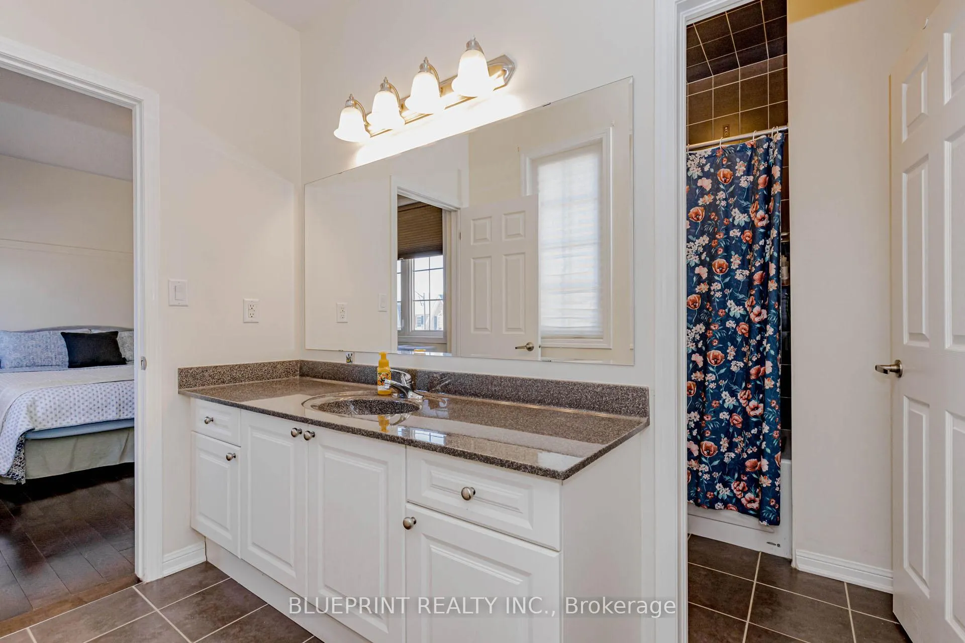 Photo 16 of 649 Brothers Crescent, Milton, Coates — HOMEH