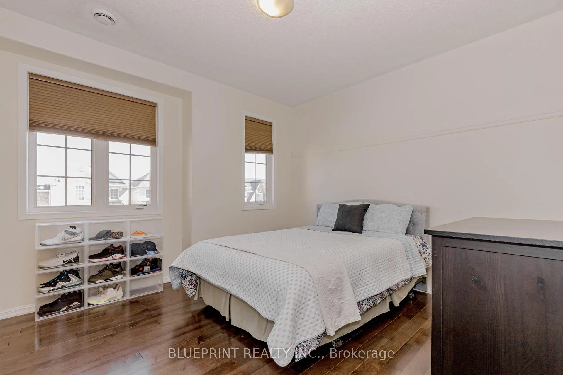 Photo 20 of 649 Brothers Crescent, Milton, Coates — HOMEH