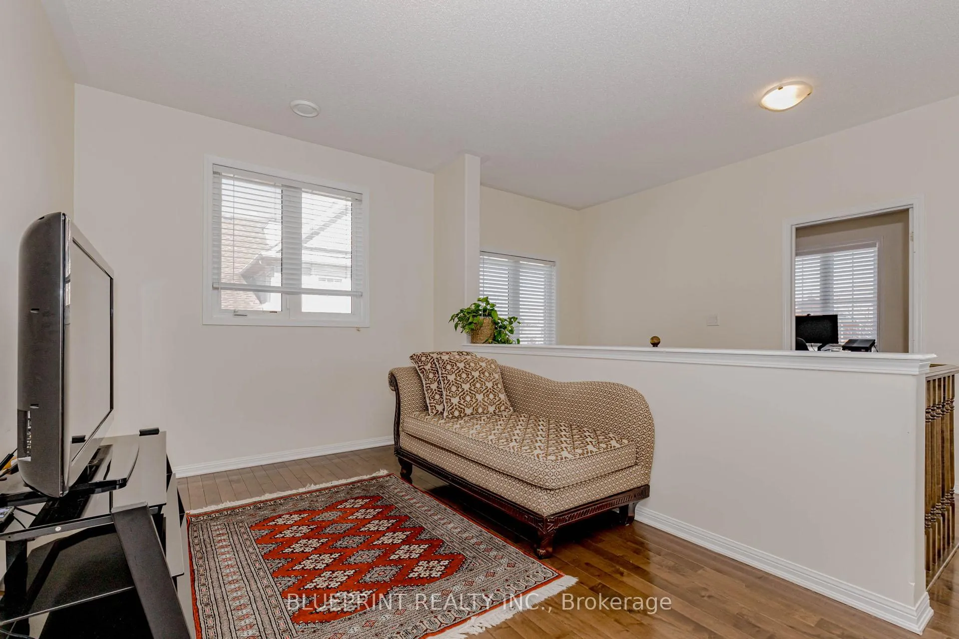Photo 23 of 649 Brothers Crescent, Milton, Coates — HOMEH