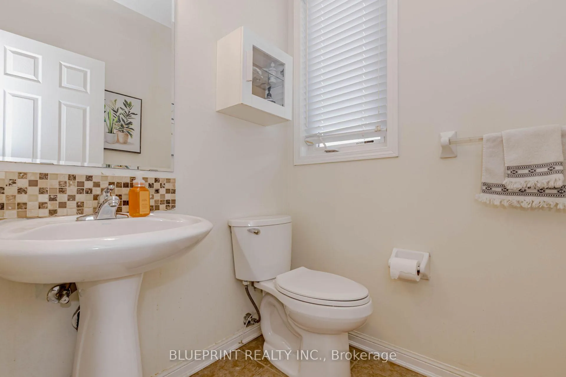 Photo 27 of 649 Brothers Crescent, Milton, Coates — HOMEH