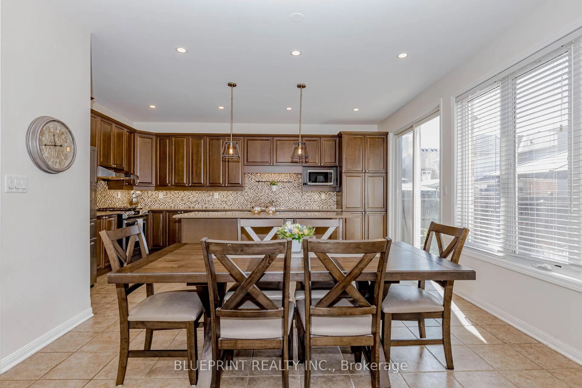 Photo 30 of 649 Brothers Crescent, Milton, Coates — HOMEH