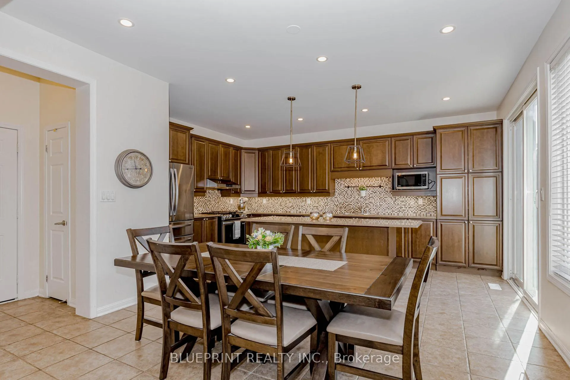 Photo 31 of 649 Brothers Crescent, Milton, Coates — HOMEH