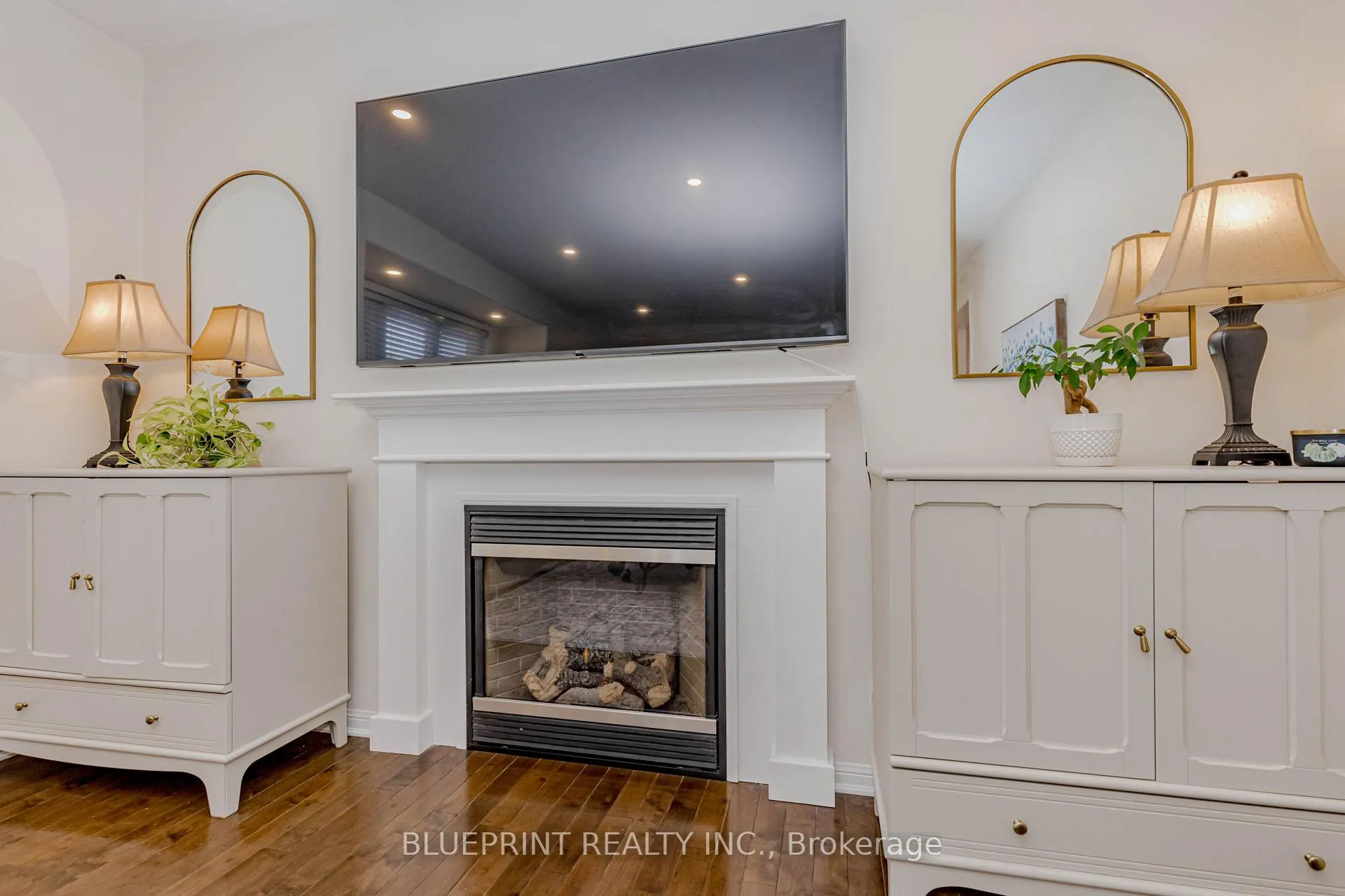 Photo 32 of 649 Brothers Crescent, Milton, Coates — HOMEH