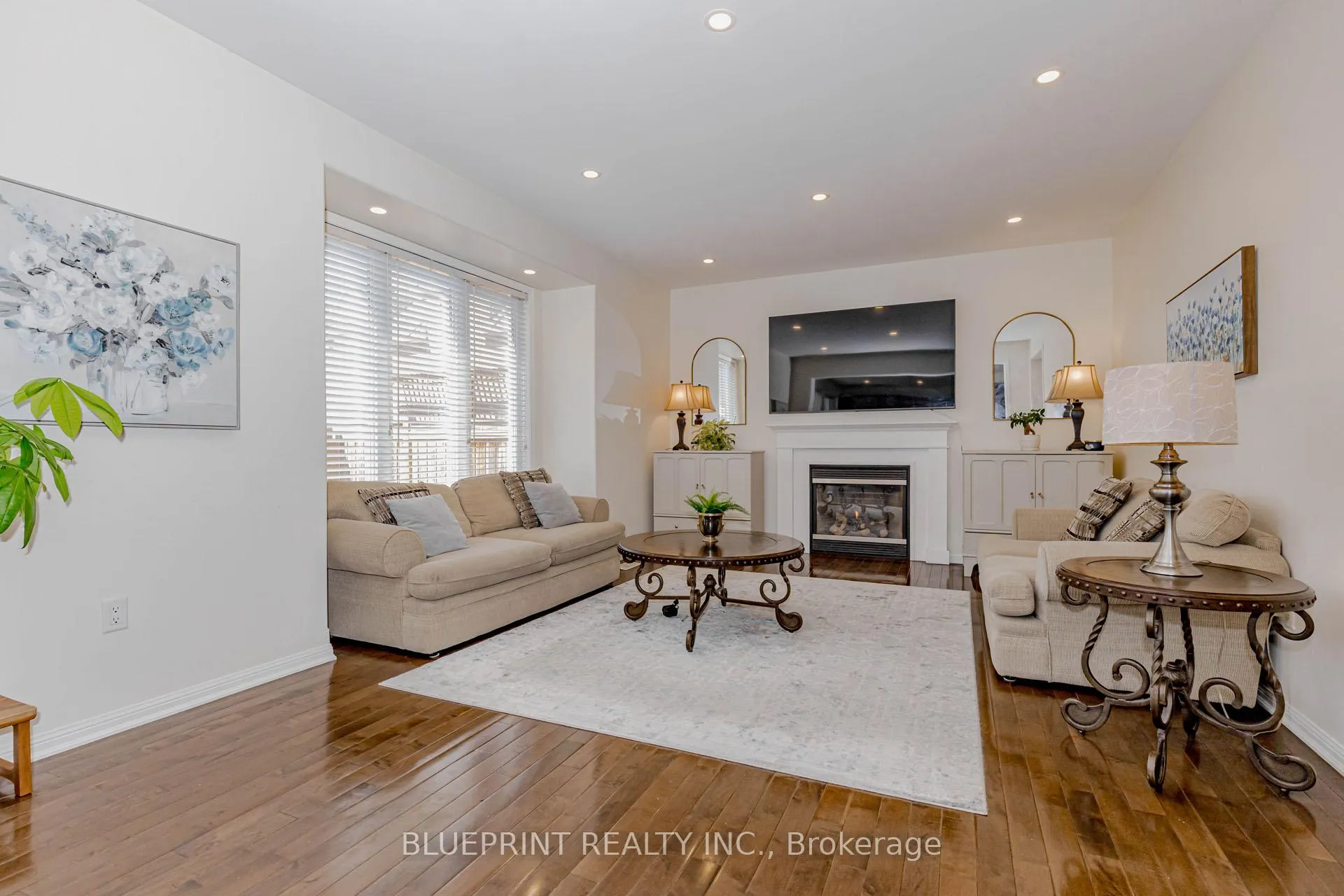Photo 35 of 649 Brothers Crescent, Milton, Coates — HOMEH