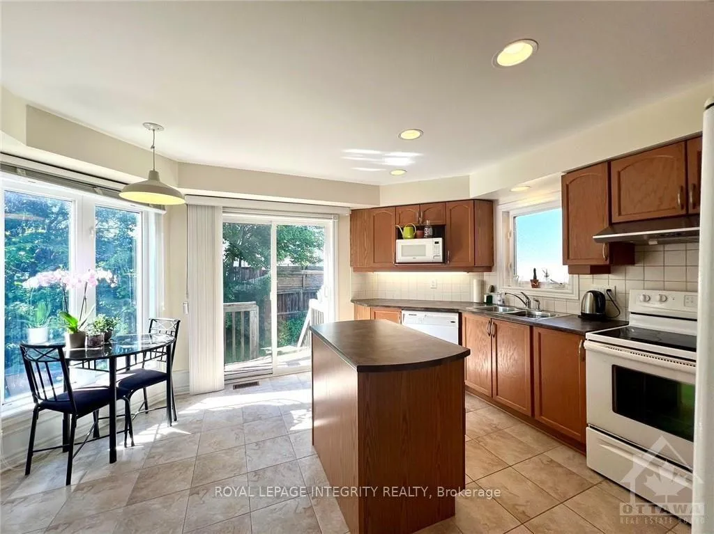 Photo 10 of 106 Cedar Valley Drive, Ottawa, Kanata - Bridlewood — HOMEH