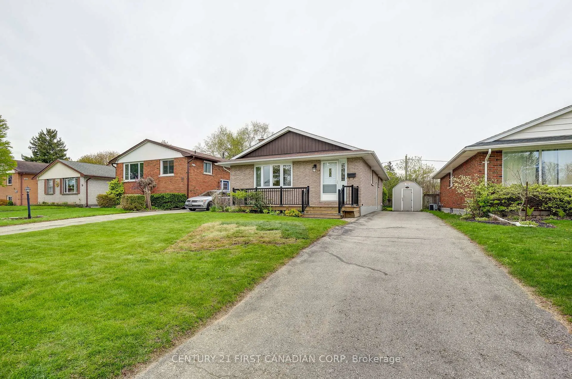 Photo 2 of 12 Rosemount Crescent, St. Thomas — HOMEH