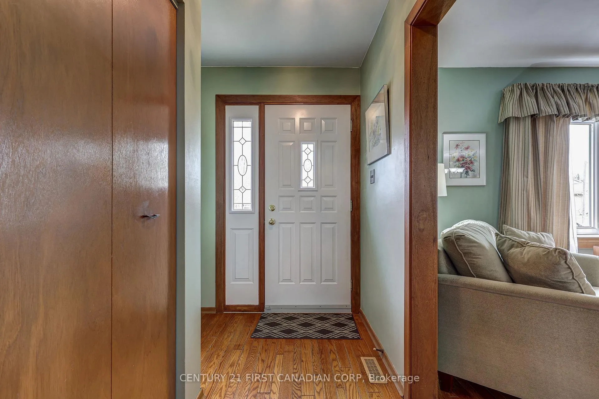 Photo 4 of 12 Rosemount Crescent, St. Thomas — HOMEH