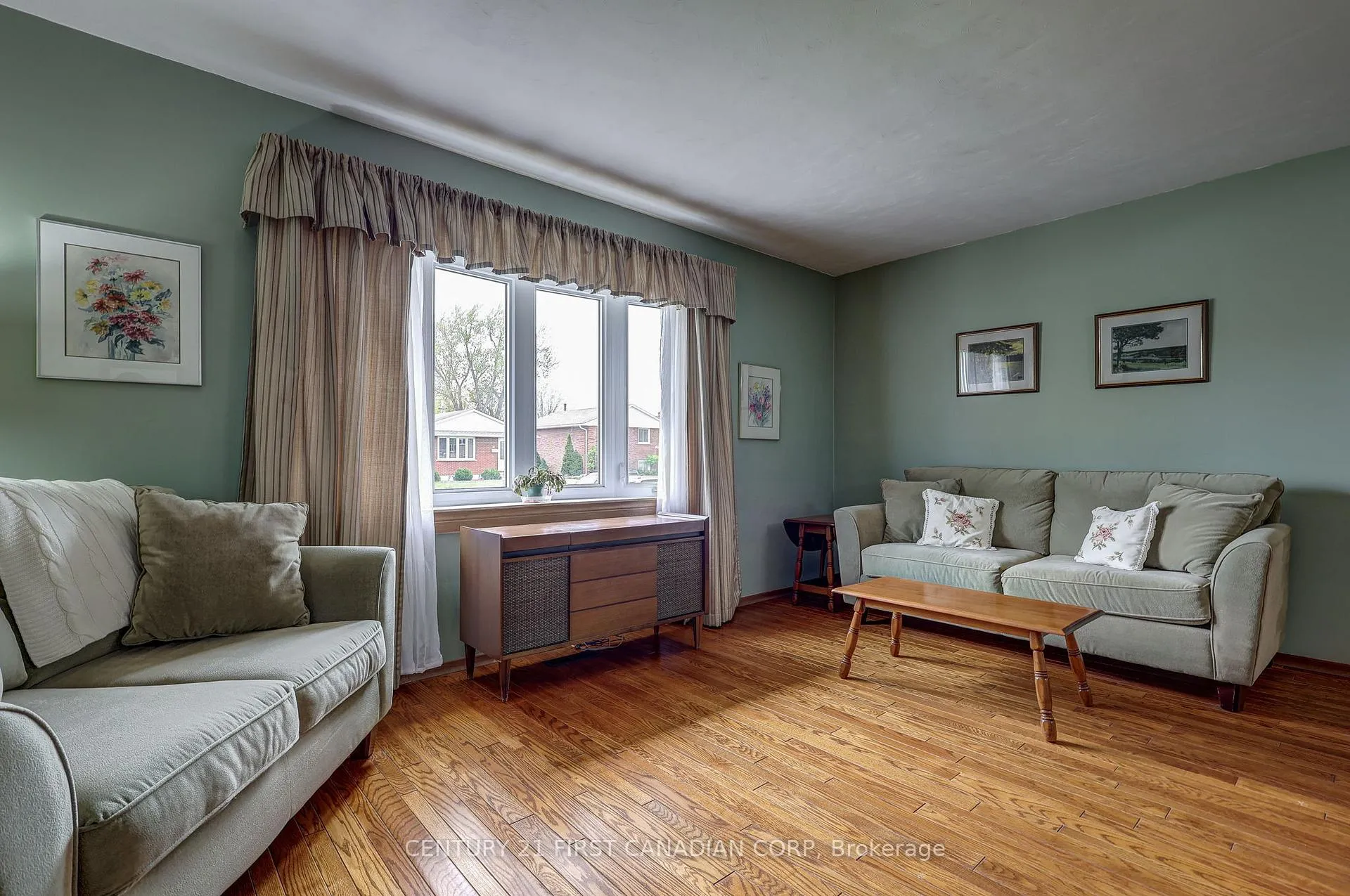 Photo 7 of 12 Rosemount Crescent, St. Thomas — HOMEH