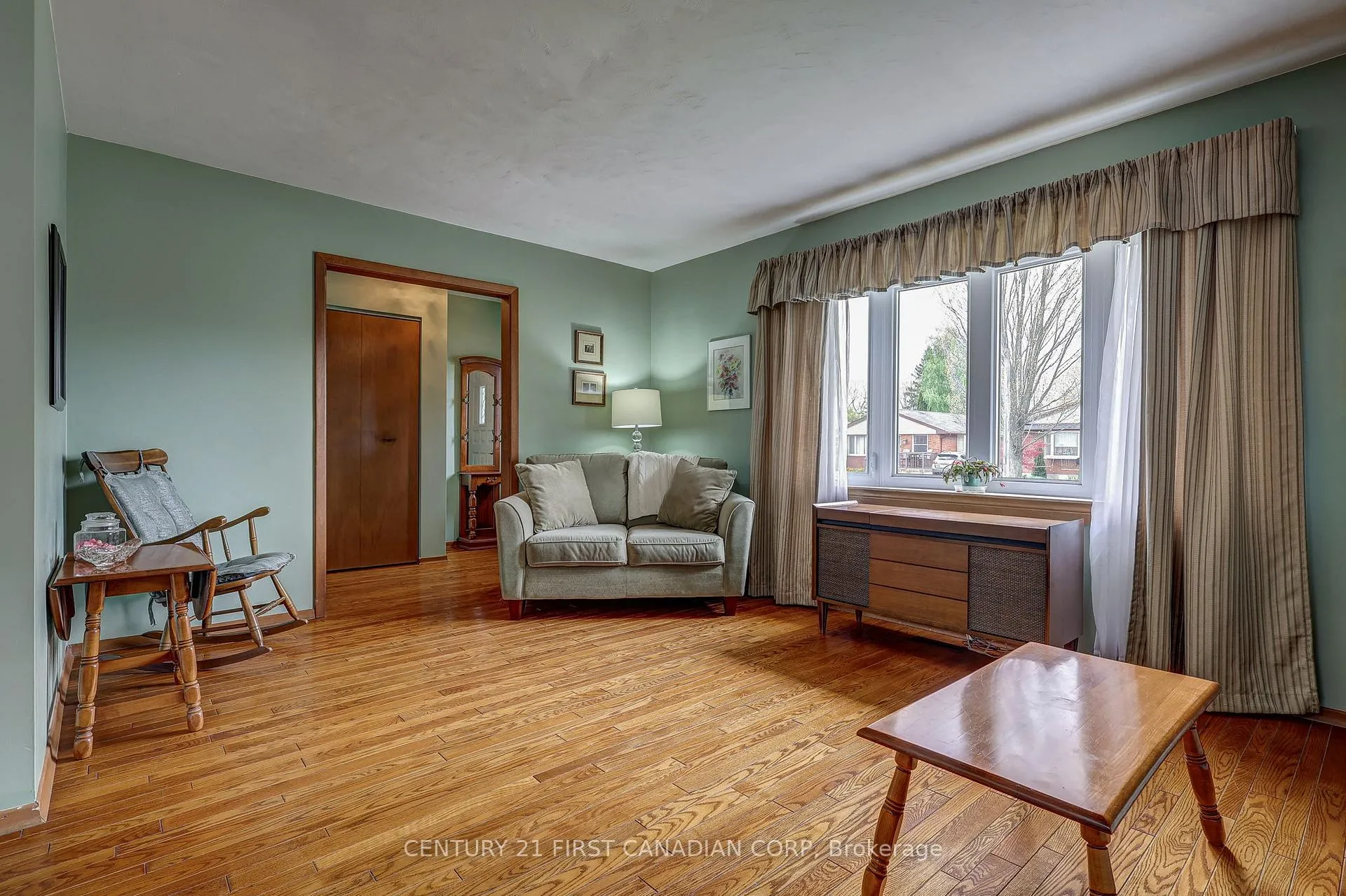 Photo 8 of 12 Rosemount Crescent, St. Thomas — HOMEH