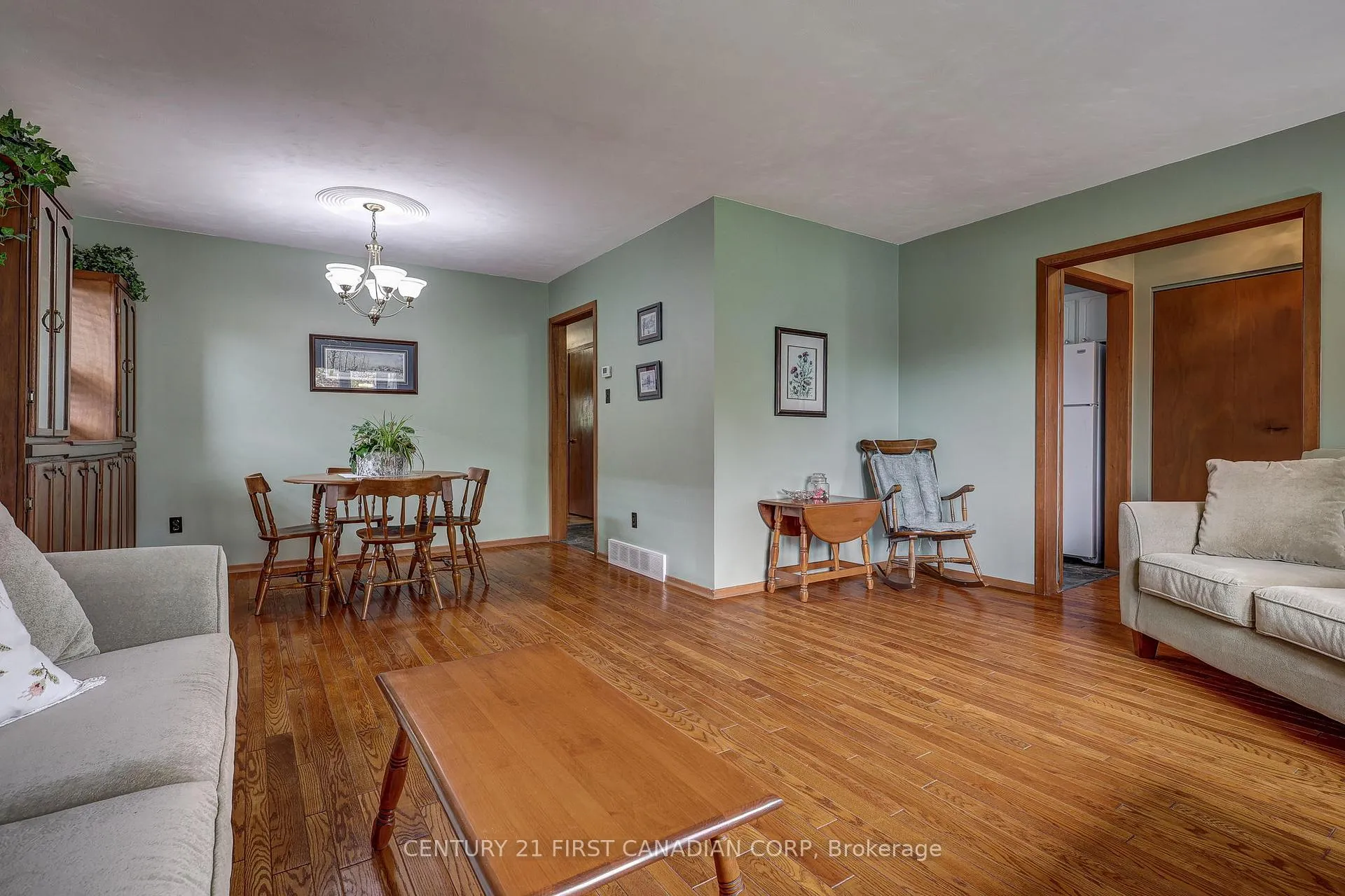 Photo 9 of 12 Rosemount Crescent, St. Thomas — HOMEH