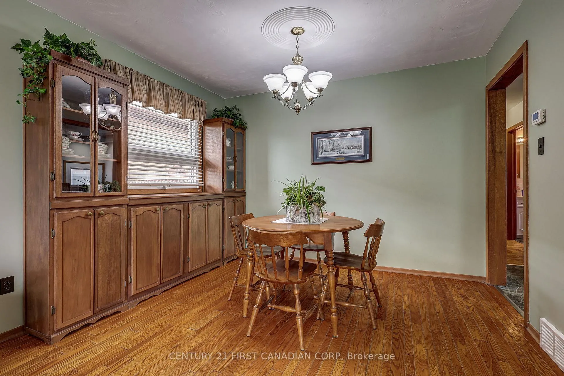 Photo 10 of 12 Rosemount Crescent, St. Thomas — HOMEH