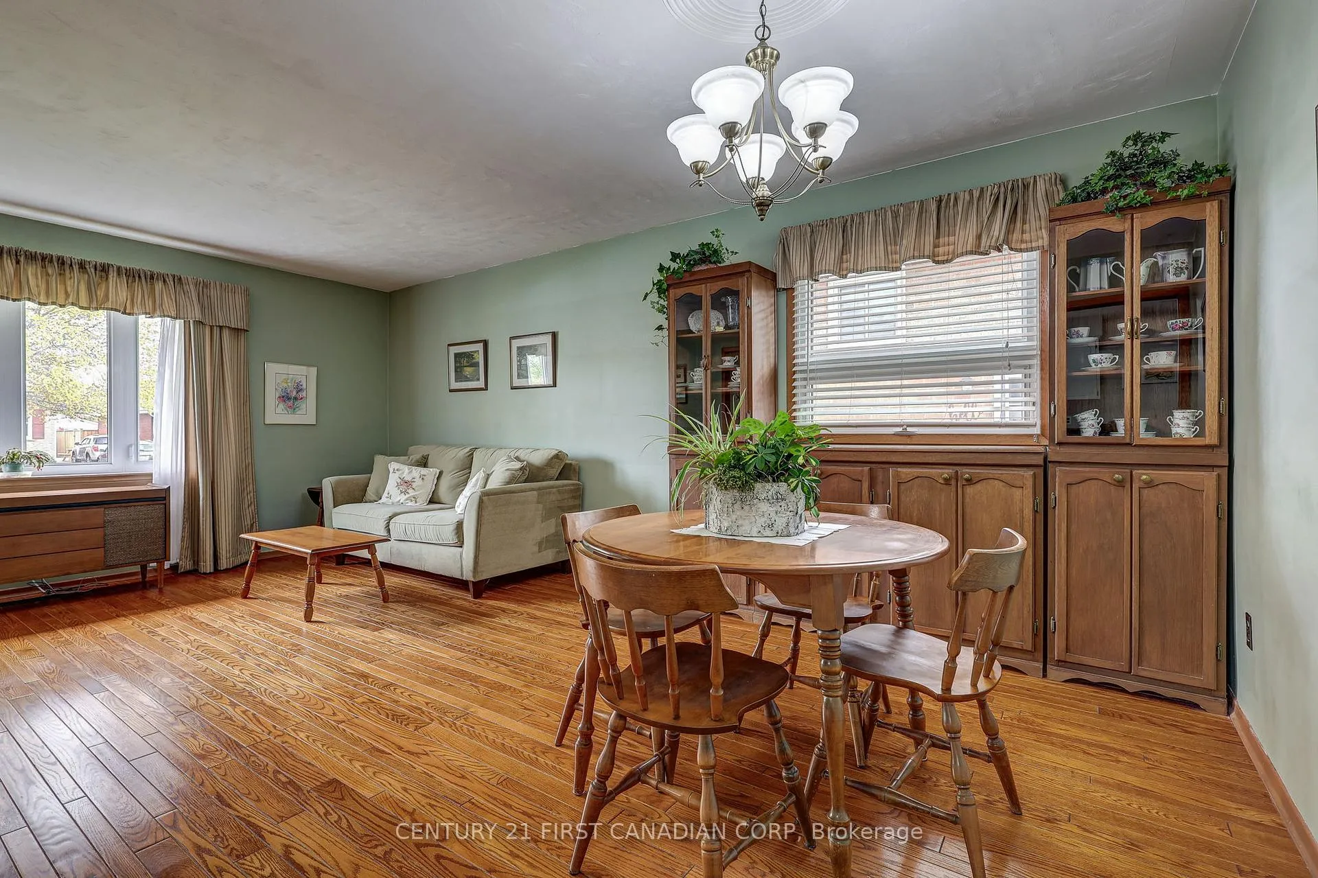 Photo 11 of 12 Rosemount Crescent, St. Thomas — HOMEH