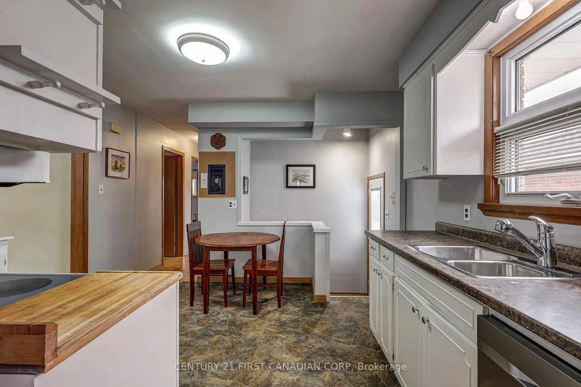 Photo 13 of 12 Rosemount Crescent, St. Thomas — HOMEH