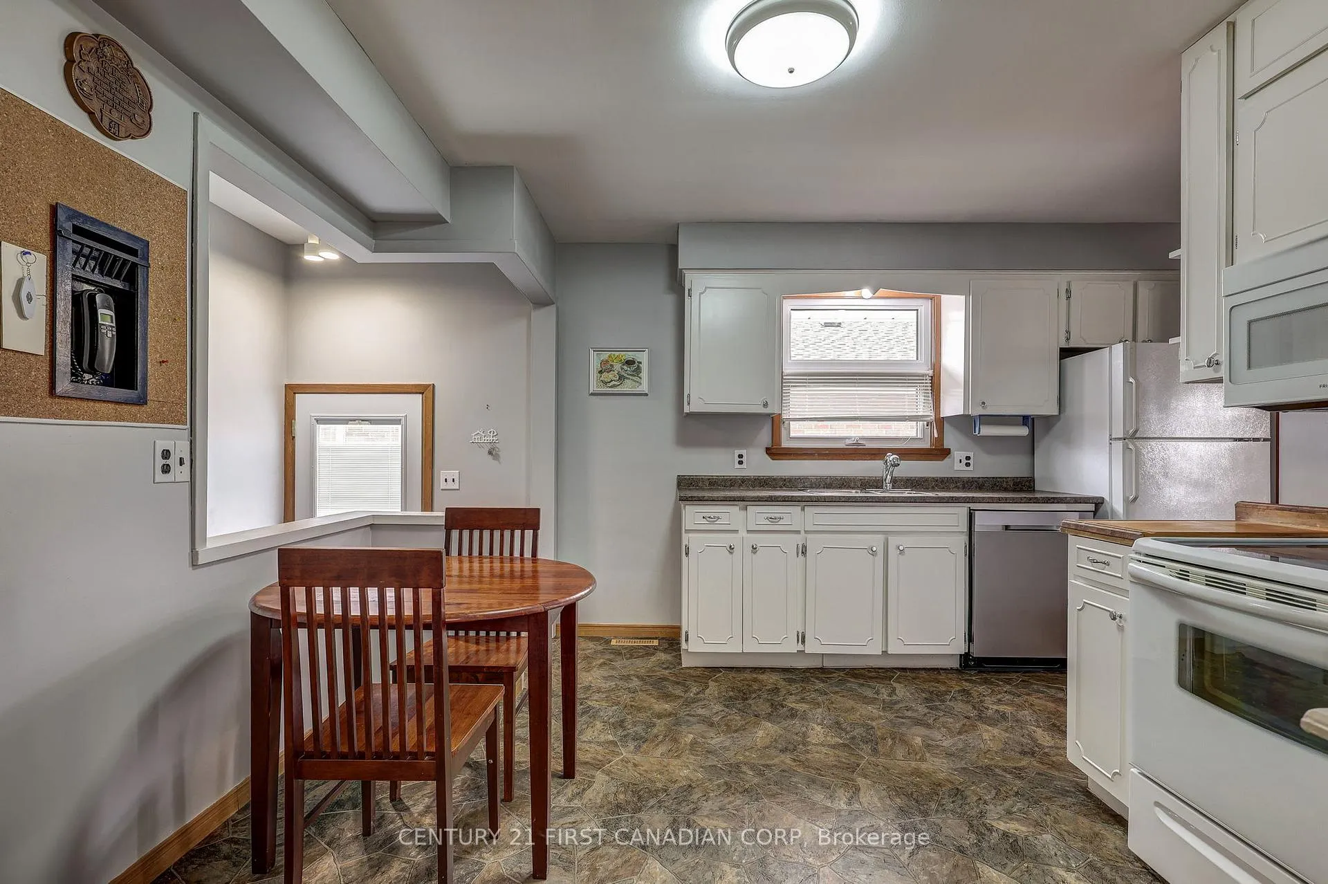 Photo 15 of 12 Rosemount Crescent, St. Thomas — HOMEH