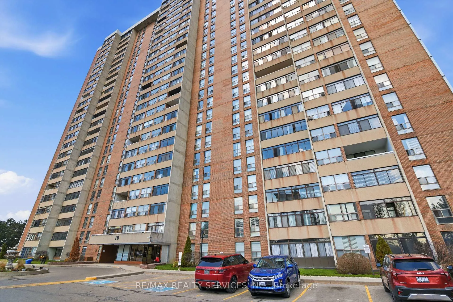 Front of Unit 304, 18 Knightsbridge Road