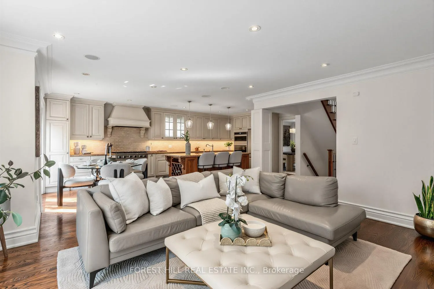 Photo 18 of 19 Menin Road, Toronto, Humewood-Cedarvale — HOMEH