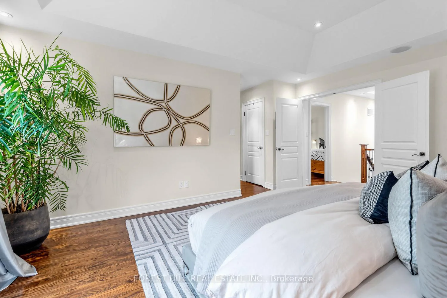 Photo 24 of 19 Menin Road, Toronto, Humewood-Cedarvale — HOMEH