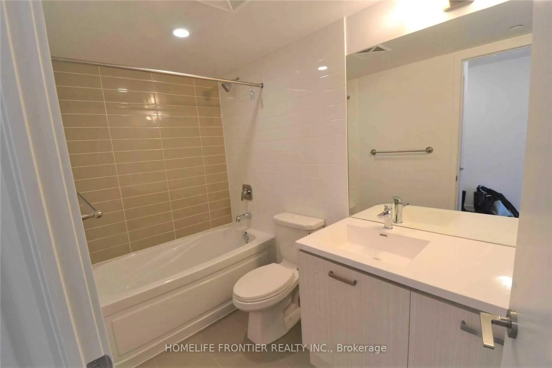 Photo 14 of Unit 301, 125 Redpath Avenue, Toronto, Mount Pleasant West — HOMEH