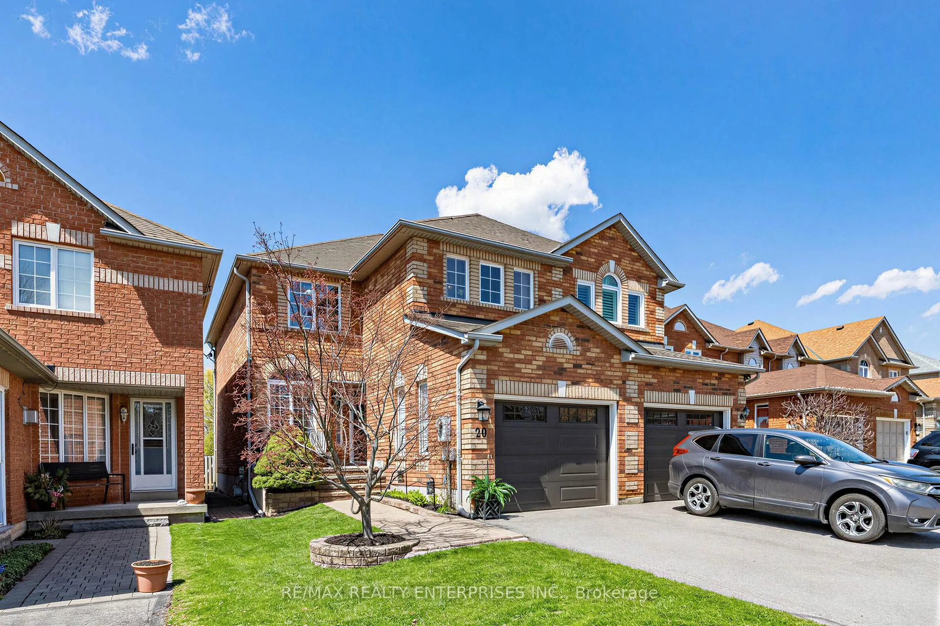 Photo 2 of 20 Mcclure Court, Halton Hills, Georgetown — HOMEH