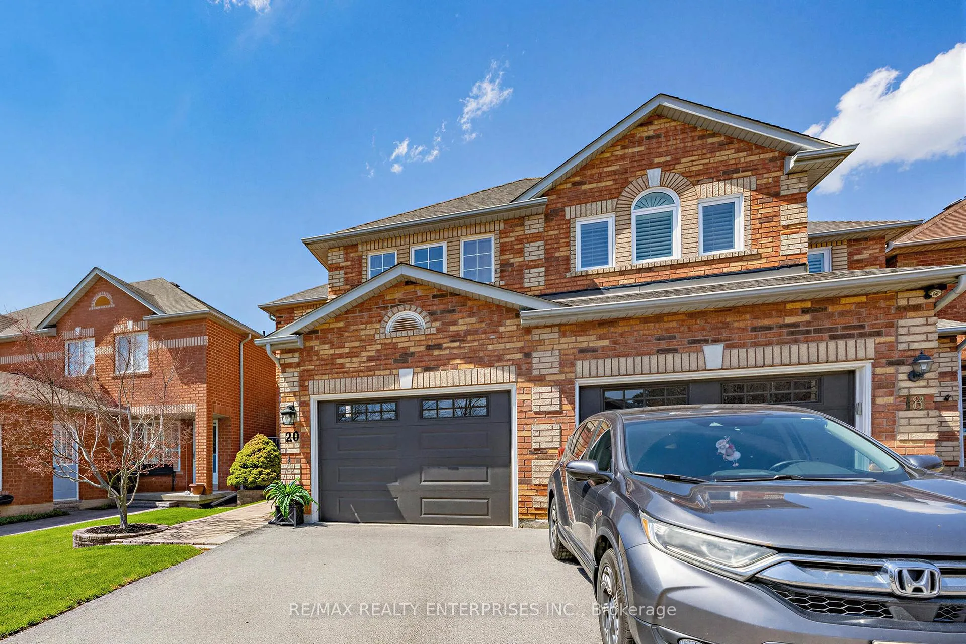 Photo 3 of 20 Mcclure Court, Halton Hills, Georgetown — HOMEH
