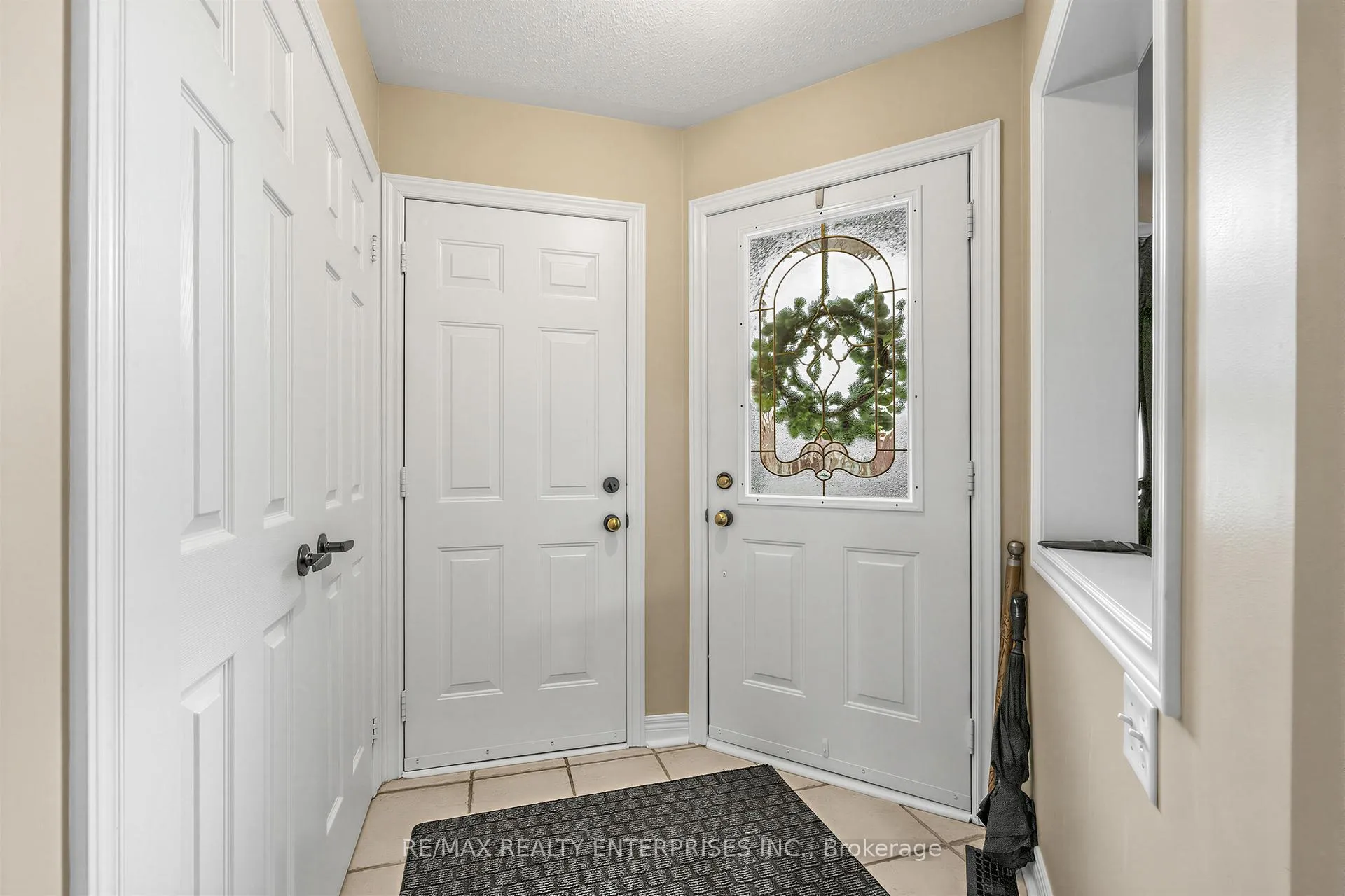 Photo 5 of 20 Mcclure Court, Halton Hills, Georgetown — HOMEH