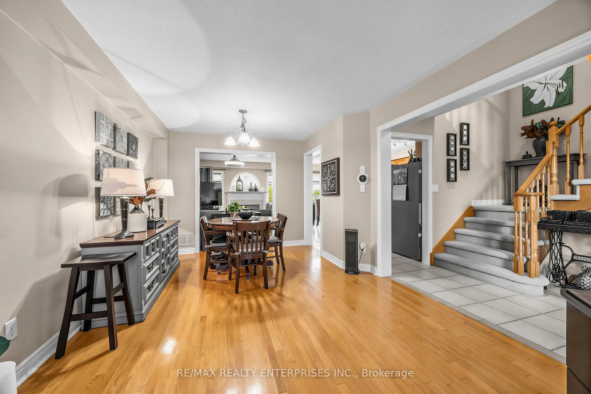 Photo 8 of 20 Mcclure Court, Halton Hills, Georgetown — HOMEH