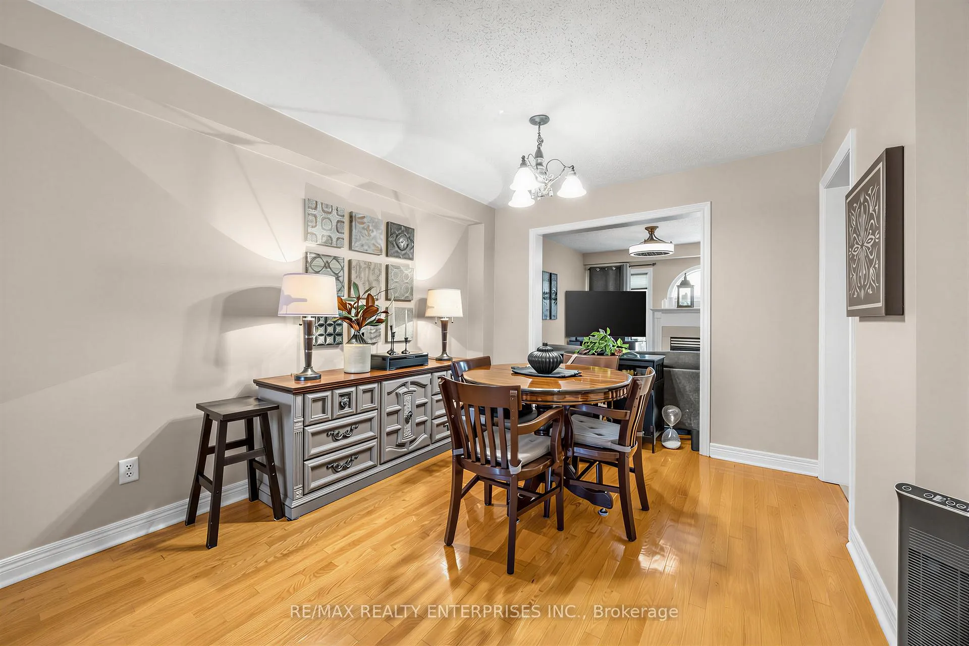 Photo 9 of 20 Mcclure Court, Halton Hills, Georgetown — HOMEH