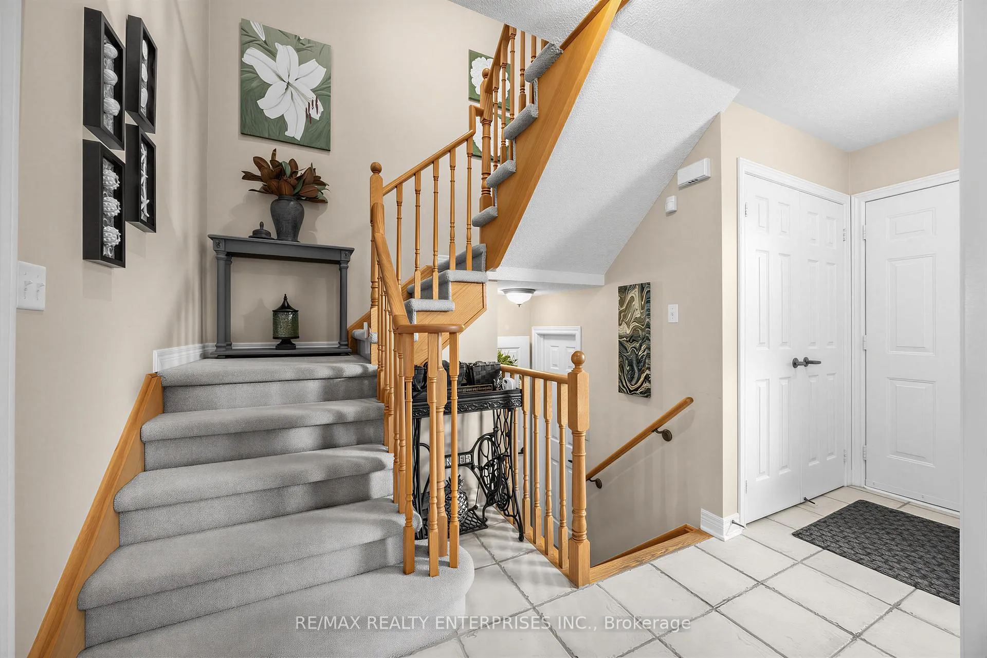 Photo 12 of 20 Mcclure Court, Halton Hills, Georgetown — HOMEH
