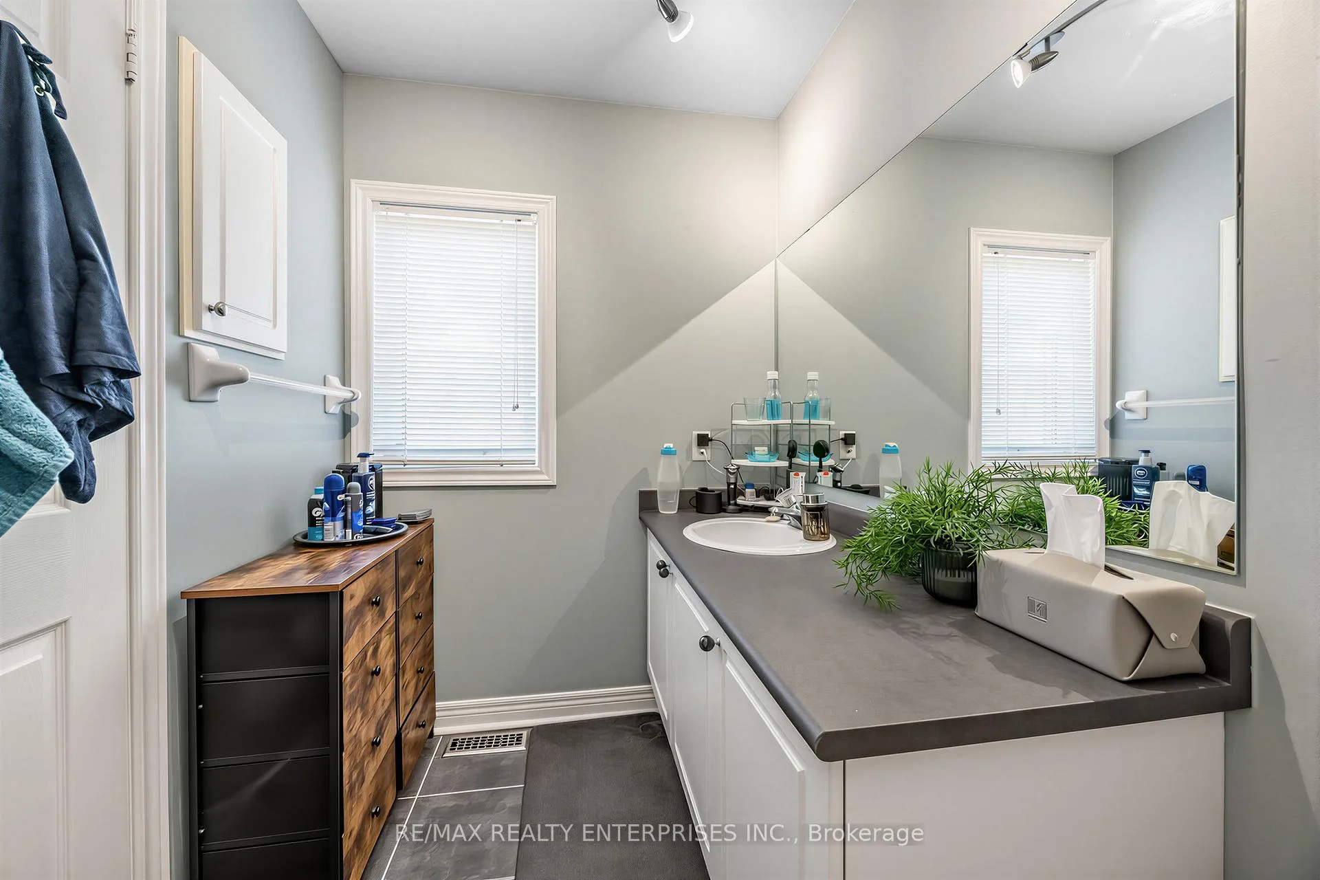 Photo 23 of 20 Mcclure Court, Halton Hills, Georgetown — HOMEH