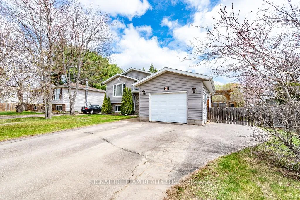 Photo 3 of 41 Audrey Street, Petawawa — HOMEH