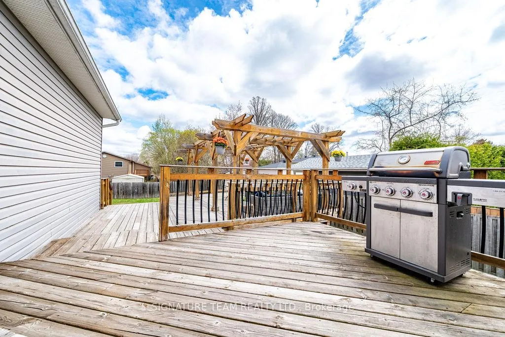 Photo 4 of 41 Audrey Street, Petawawa — HOMEH