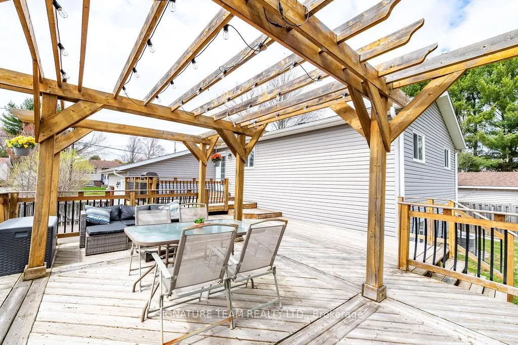 Photo 11 of 41 Audrey Street, Petawawa — HOMEH