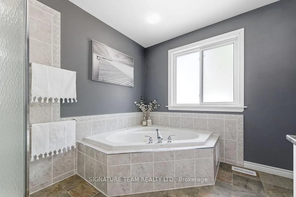 Photo 31 of 41 Audrey Street, Petawawa — HOMEH