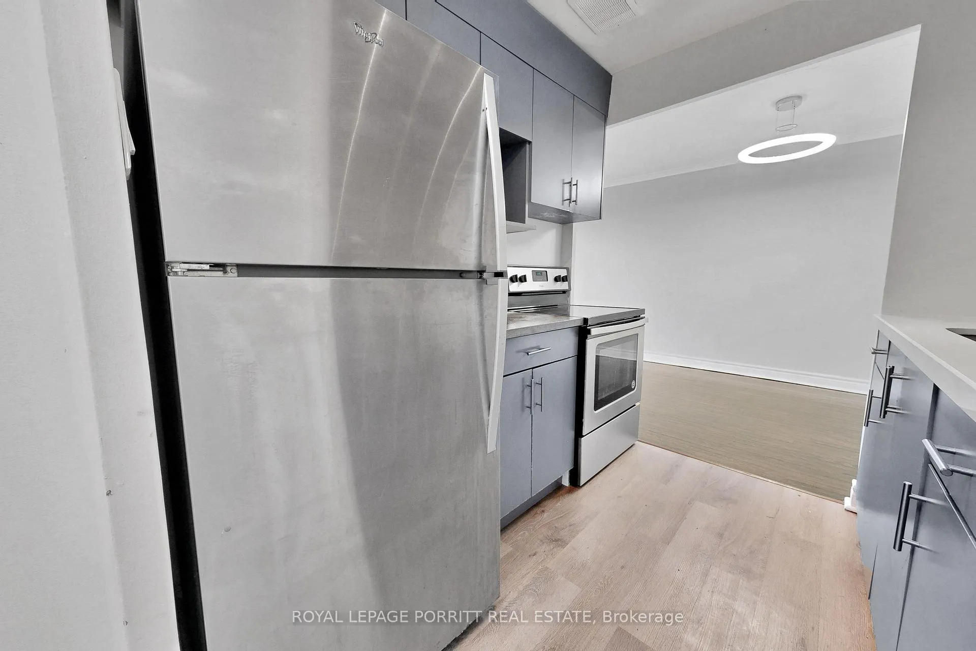 Photo 6 of Unit 5, 4 Superior Avenue, Etobicoke, Mimico — HOMEH
