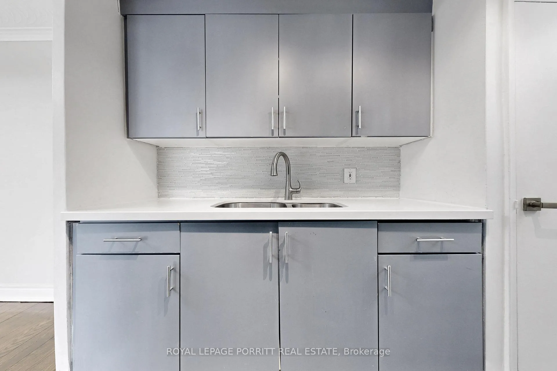Photo 8 of Unit 5, 4 Superior Avenue, Etobicoke, Mimico — HOMEH