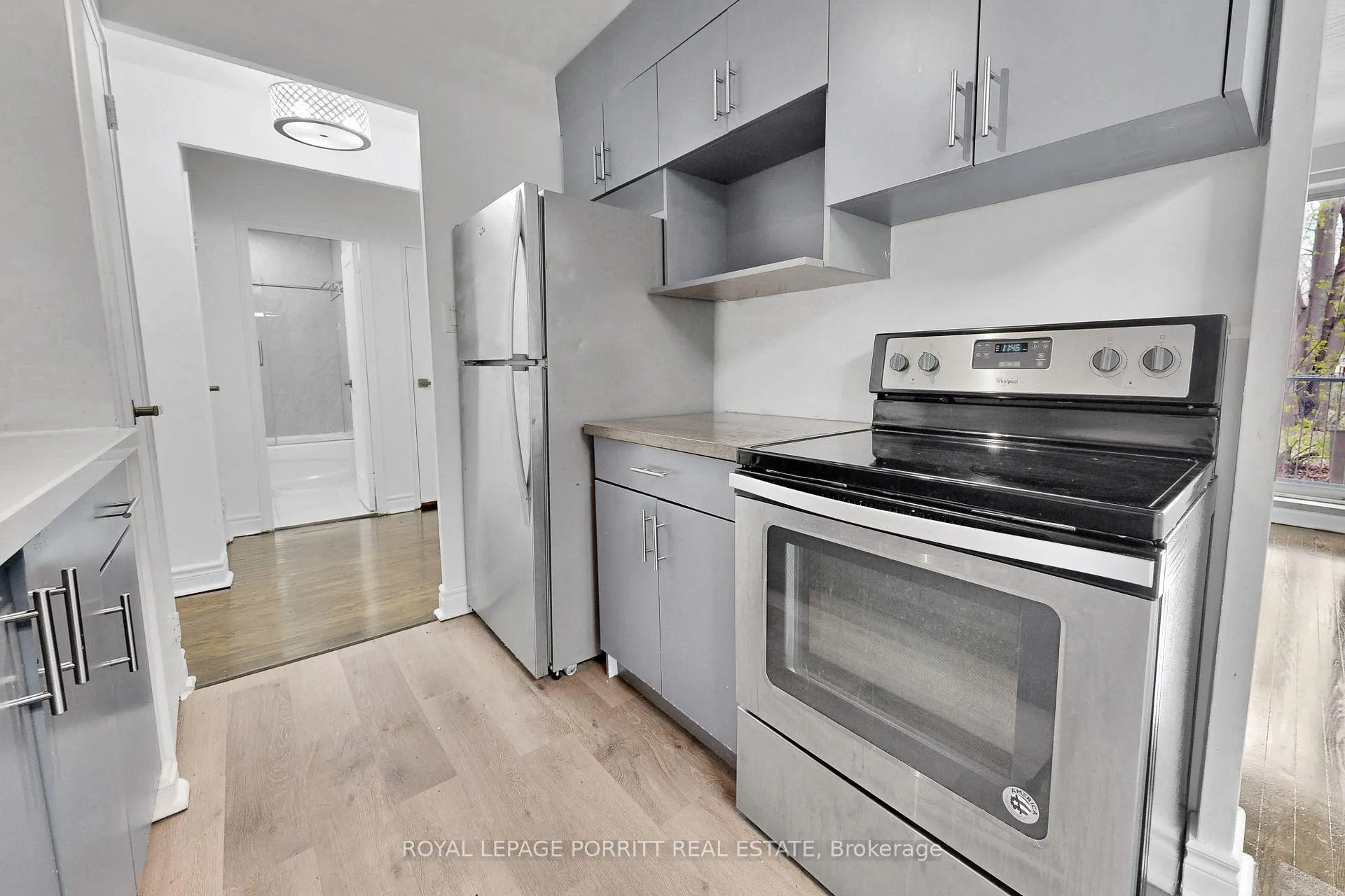 Photo 10 of Unit 5, 4 Superior Avenue, Etobicoke, Mimico — HOMEH