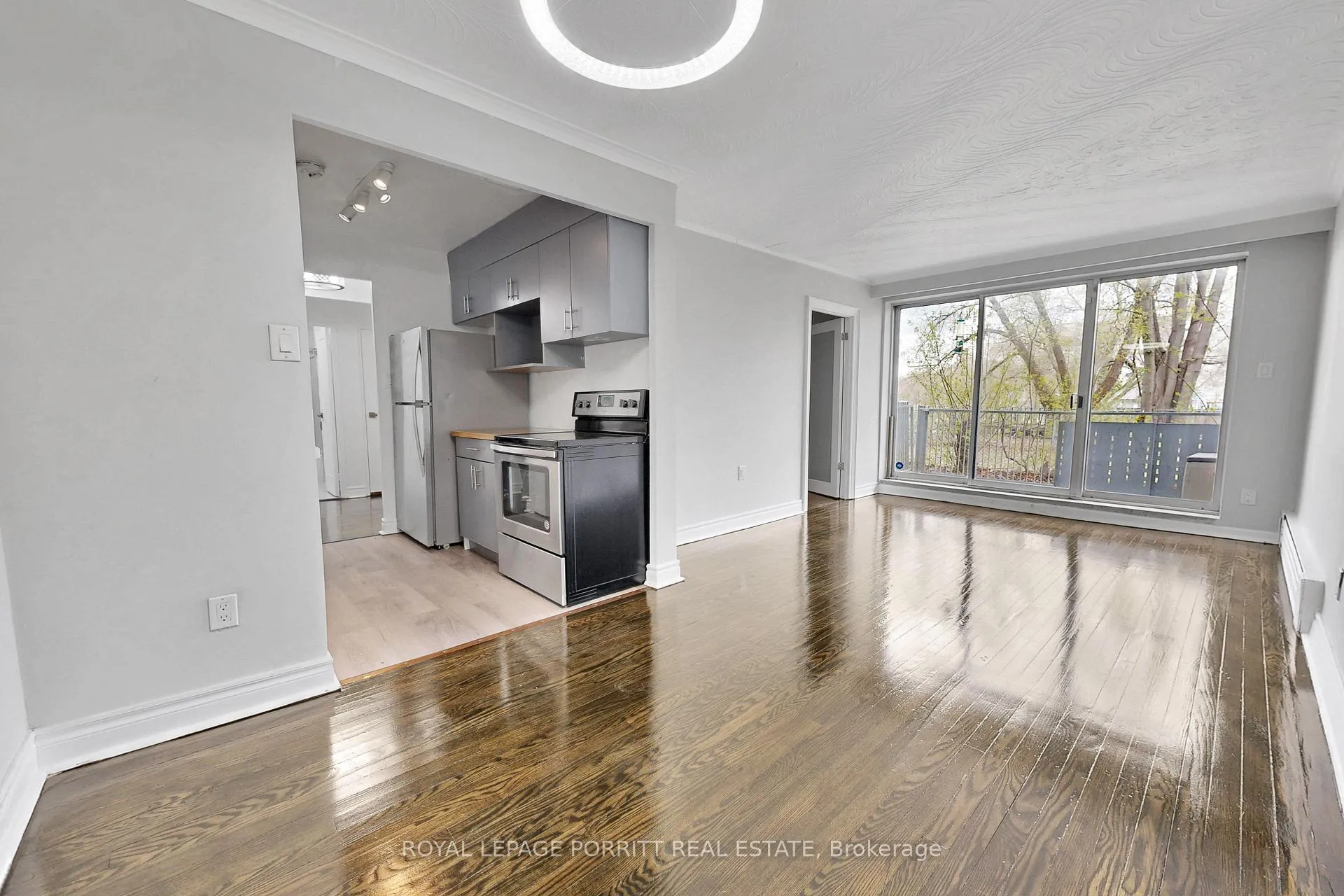 Photo 12 of Unit 5, 4 Superior Avenue, Etobicoke, Mimico — HOMEH