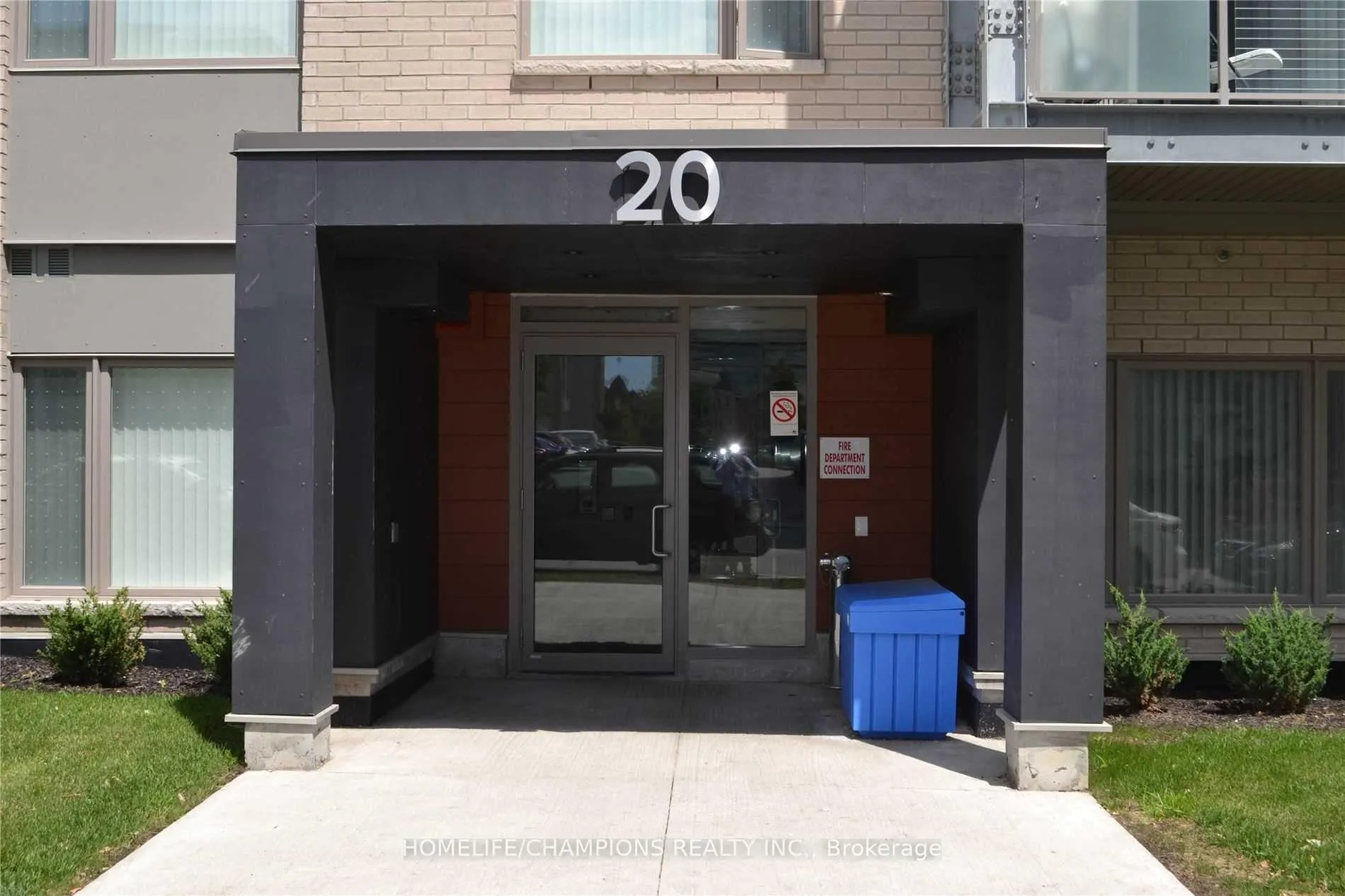 Front of Unit 403, 20 Orchid Place Road N