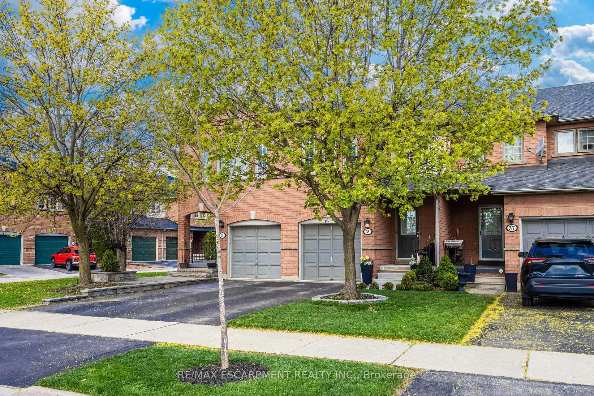 Photo 2 of Unit 38, 5555 Prince William Drive, Burlington, Appleby — HOMEH