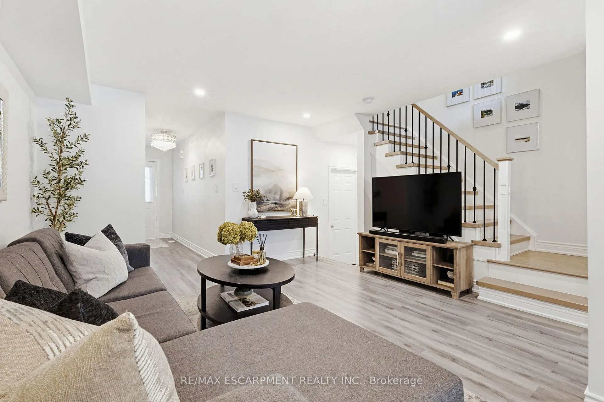 Photo 8 of Unit 38, 5555 Prince William Drive, Burlington, Appleby — HOMEH