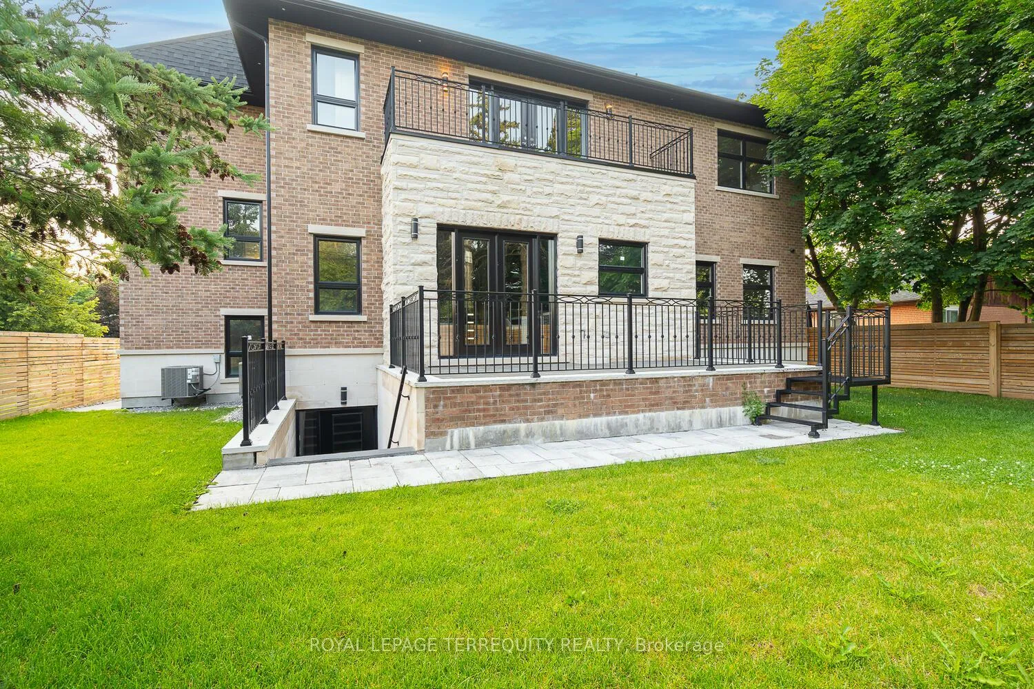 Photo 15 of 45 Seaton Drive, Aurora, Aurora Highlands — HOMEH